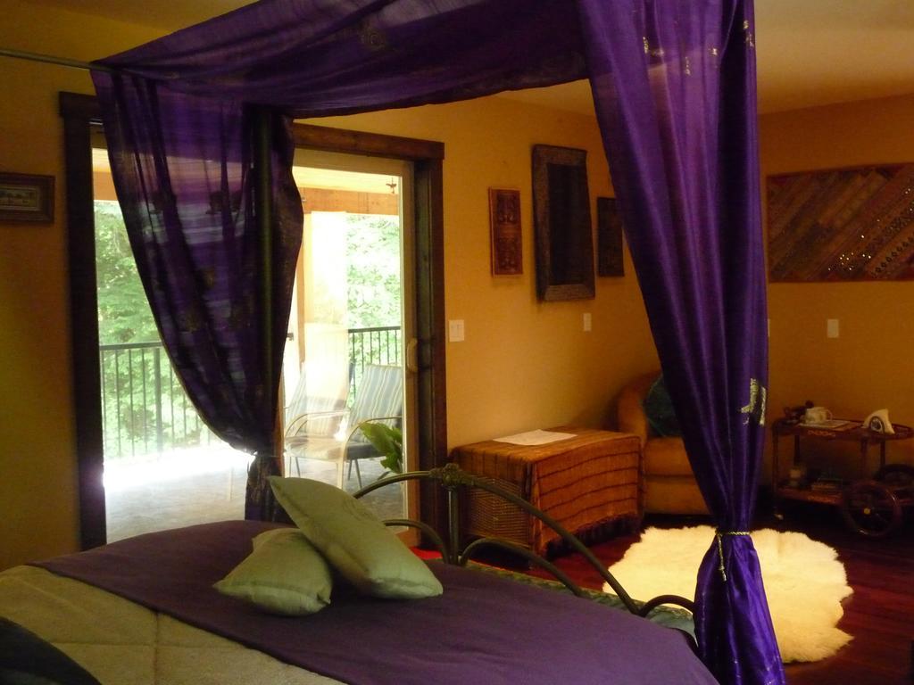 Davis Brook Retreat Bed & Breakfast Sechelt Ngoại thất bức ảnh