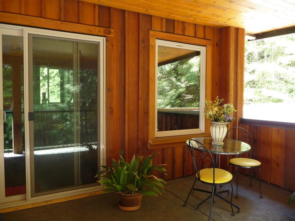 Davis Brook Retreat Bed & Breakfast Sechelt Ngoại thất bức ảnh