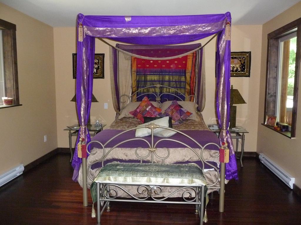 Davis Brook Retreat Bed & Breakfast Sechelt Ngoại thất bức ảnh