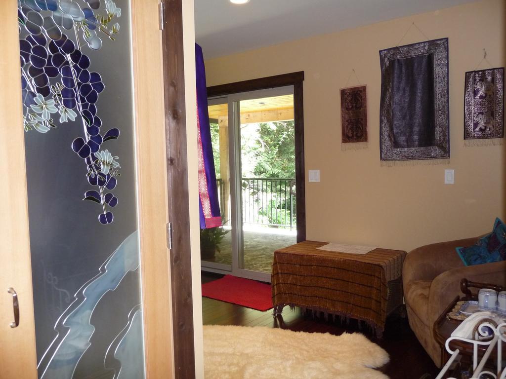 Davis Brook Retreat Bed & Breakfast Sechelt Ngoại thất bức ảnh