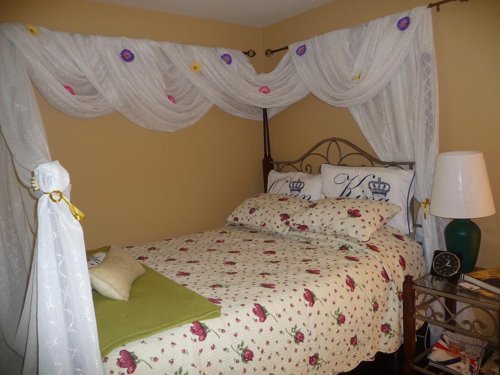Davis Brook Retreat Bed & Breakfast Sechelt Ngoại thất bức ảnh