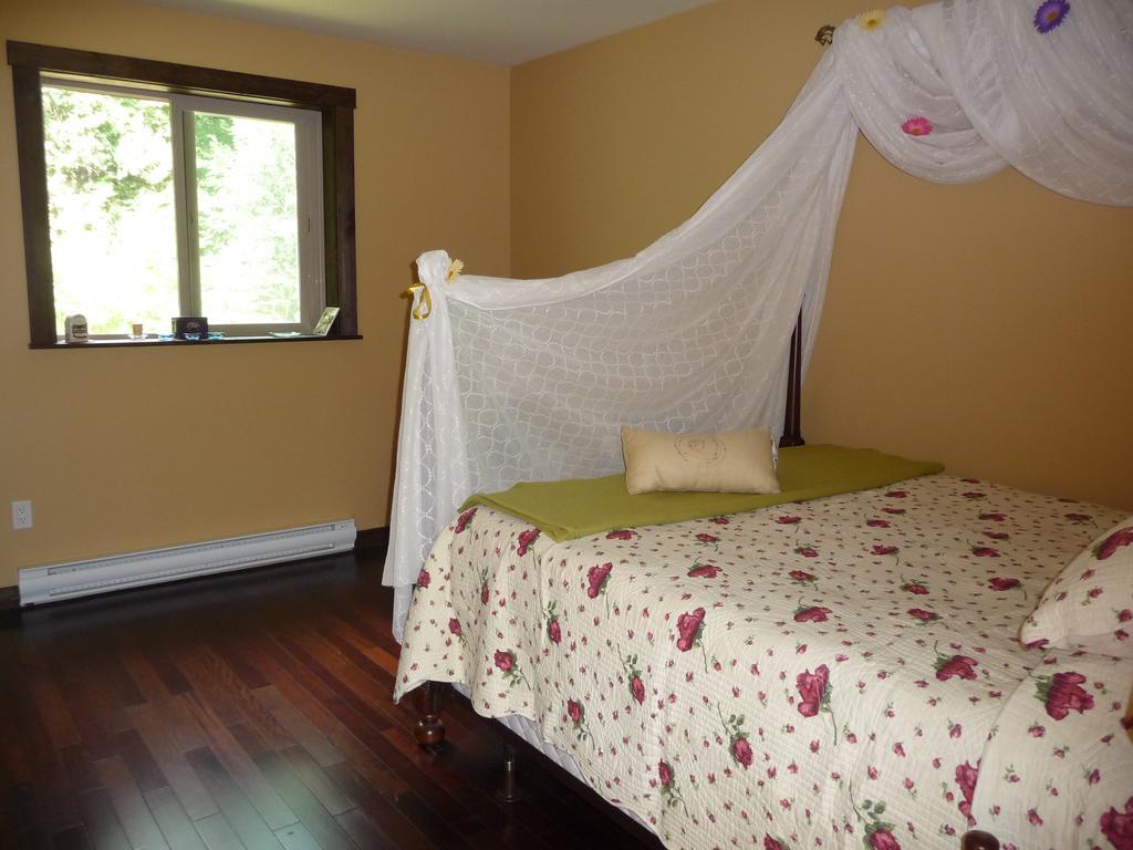 Davis Brook Retreat Bed & Breakfast Sechelt Ngoại thất bức ảnh