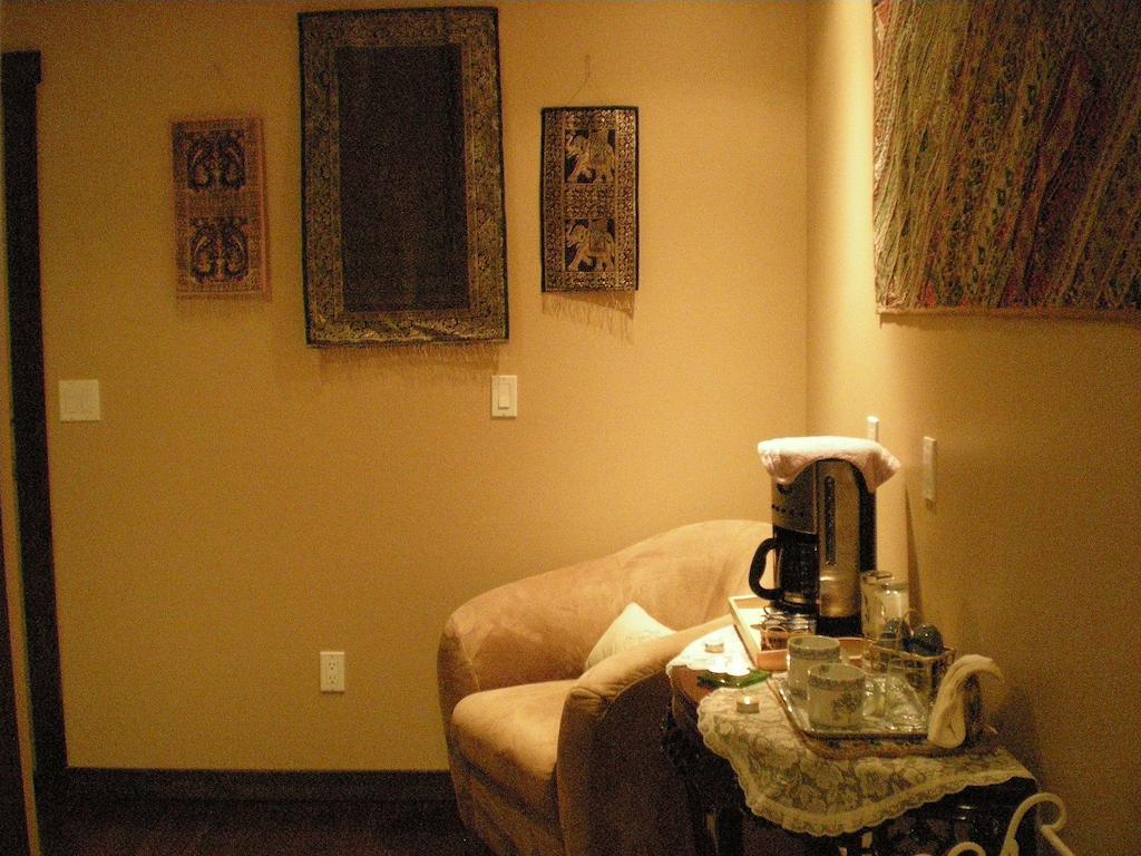 Davis Brook Retreat Bed & Breakfast Sechelt Ngoại thất bức ảnh