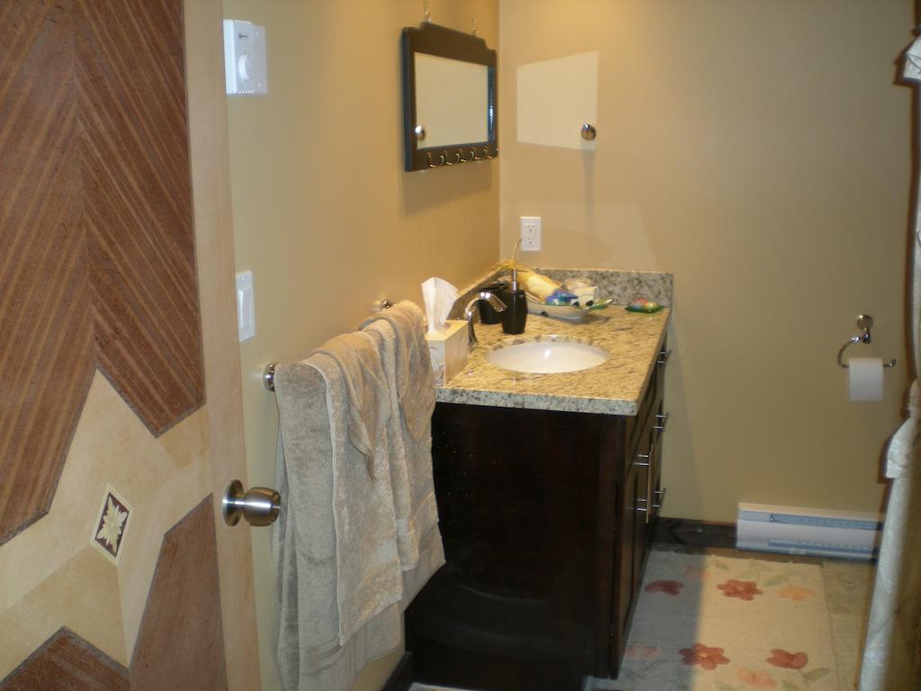 Davis Brook Retreat Bed & Breakfast Sechelt Ngoại thất bức ảnh