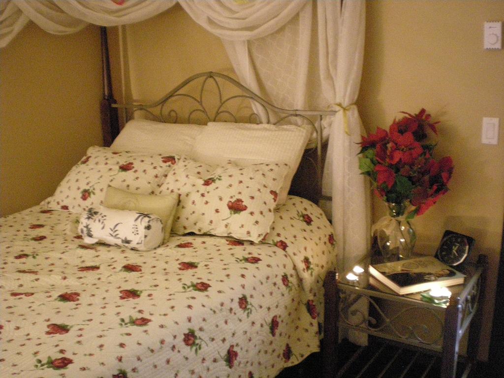 Davis Brook Retreat Bed & Breakfast Sechelt Phòng bức ảnh