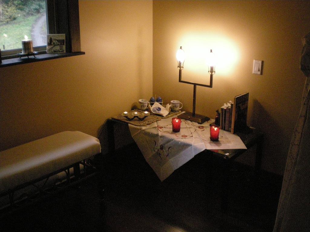 Davis Brook Retreat Bed & Breakfast Sechelt Phòng bức ảnh