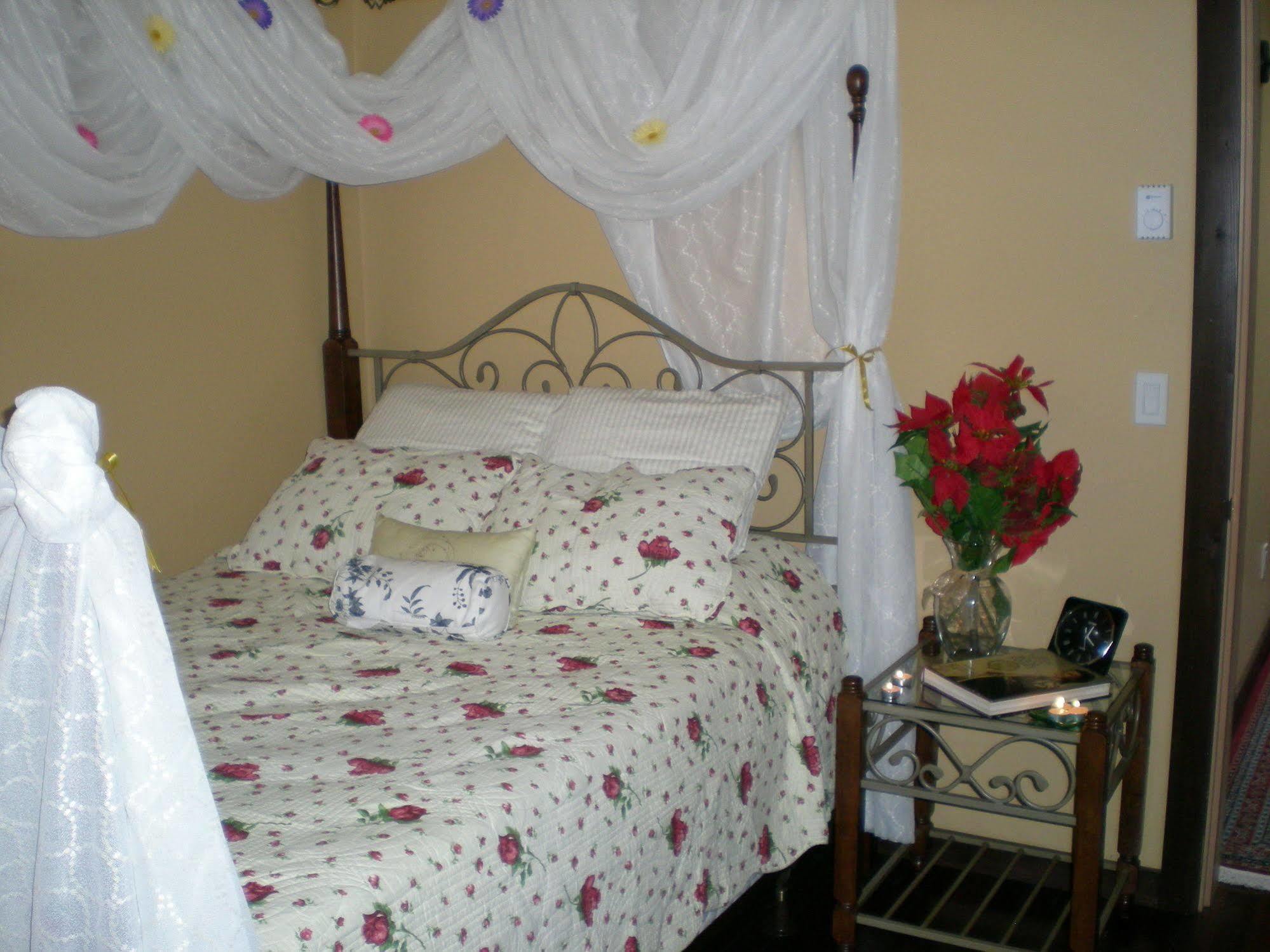 Davis Brook Retreat Bed & Breakfast Sechelt Ngoại thất bức ảnh