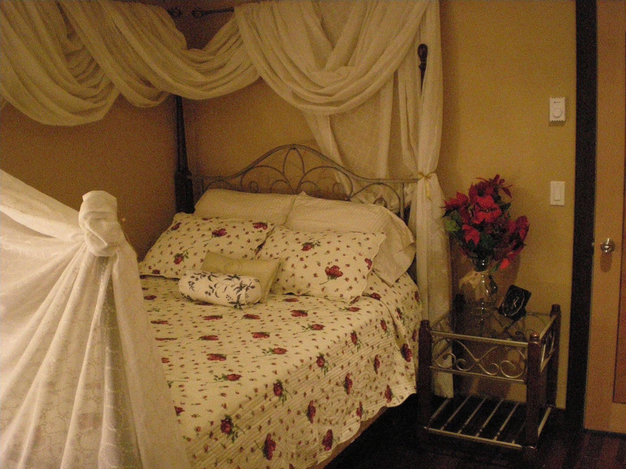 Davis Brook Retreat Bed & Breakfast Sechelt Ngoại thất bức ảnh