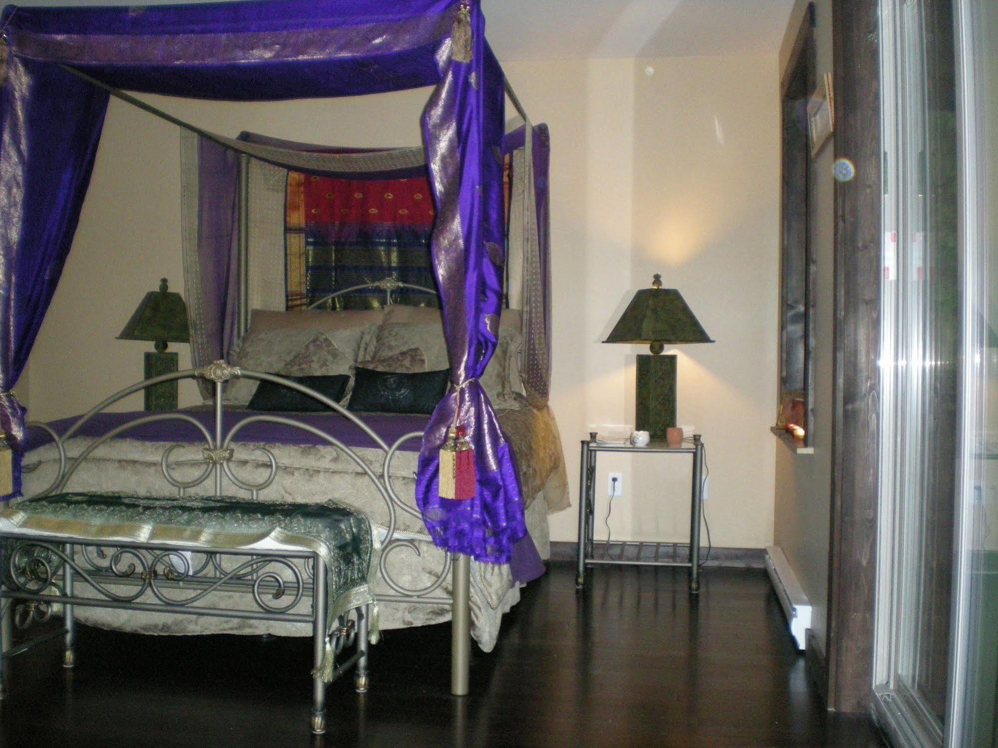 Davis Brook Retreat Bed & Breakfast Sechelt Ngoại thất bức ảnh