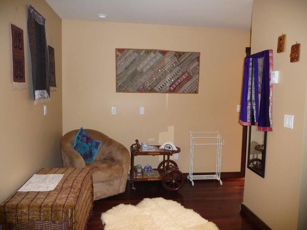 Davis Brook Retreat Bed & Breakfast Sechelt Ngoại thất bức ảnh